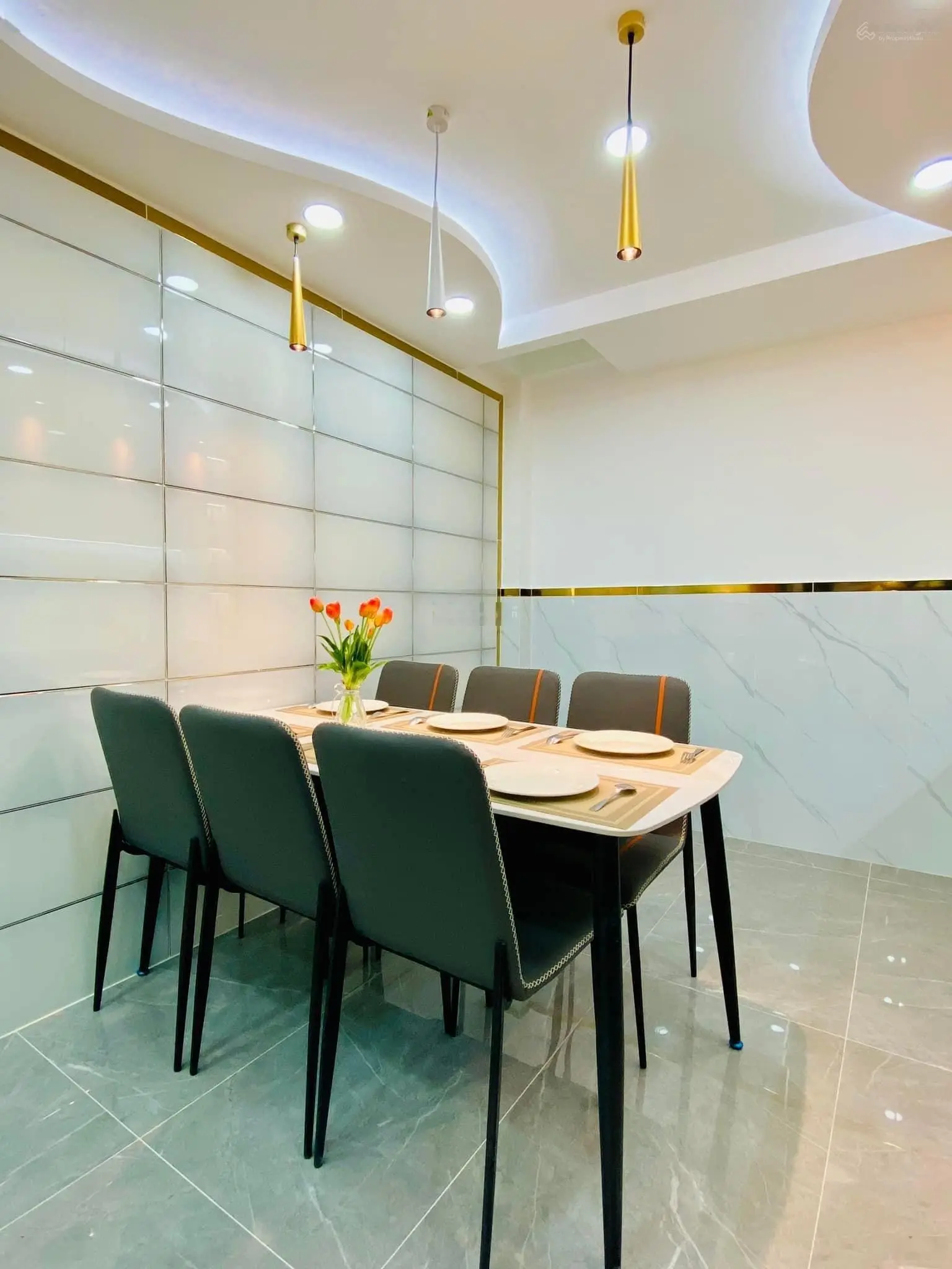 Định cư nước ngoài cần bán gấp ra căn Nguyễn Hữu Thọ, P. Tân Hưng, Q7, 77m2,giá 2tỷ5 sổ hồng riêng
