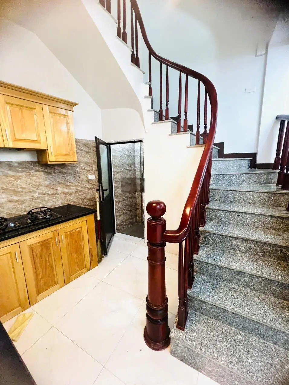 NHỈNH 2 TỶ CÓ NHÀ YÊN NGHĨA 32M2.4 TẦNG.LÔ GÓC ĐẸP, NGÕ RỘNG THÔNG THOÁNG, FULL NỘI THẤT ĐẾN Ở LUÔN
