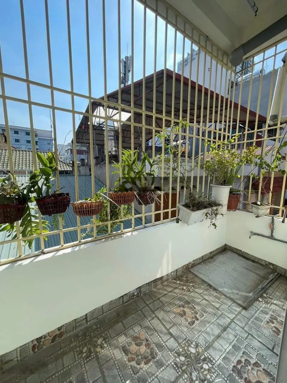 Cần bán gấp nhà đang ở Đại Mỗ - 61m2 4 tầng - nhà mới - ô tô cách 1 nhà - giá cả nhà = Giá Đất
