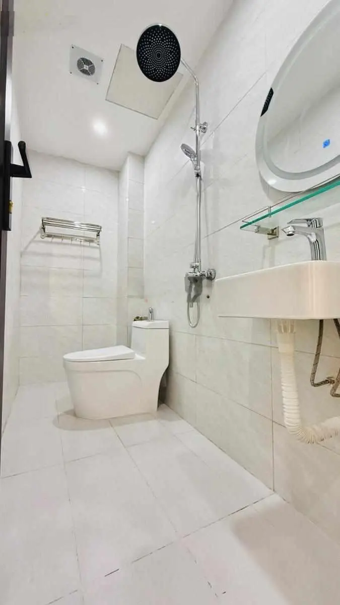 Nhà riêng 4PN, 5WC, giá cực chất 9,3 tỷ tại Đê La Thành, Ba Đình, Hà Nội