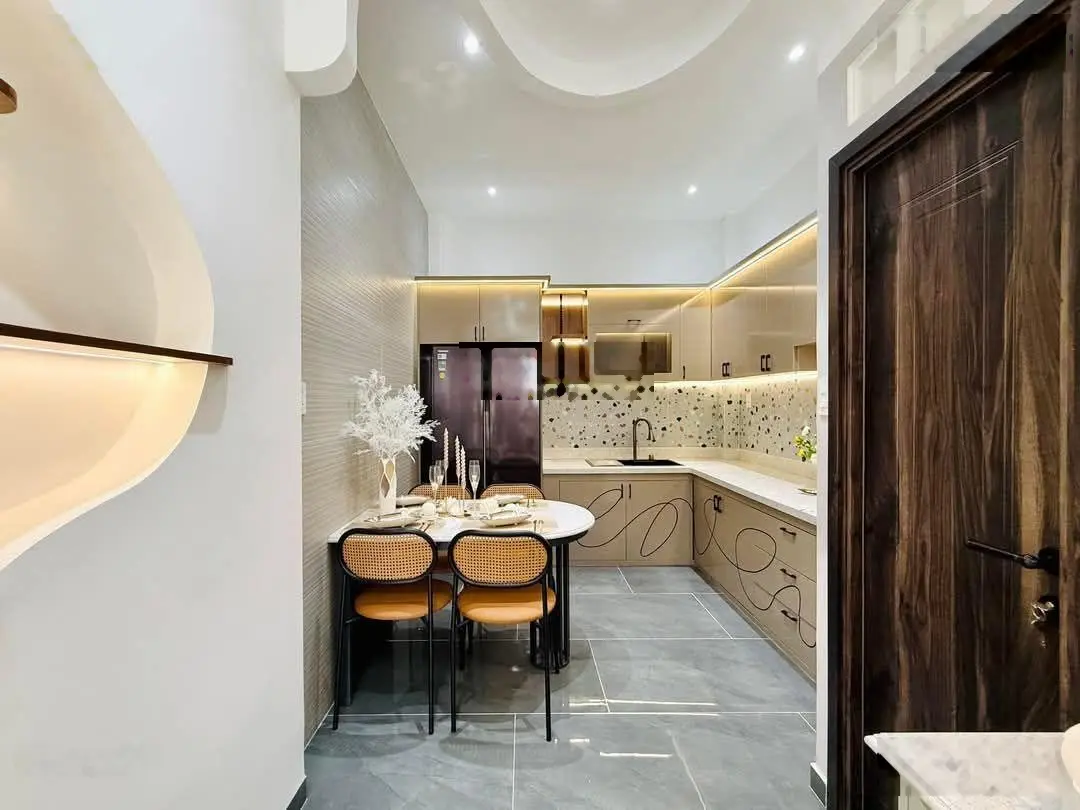 Bán nhà gần Vincom Phan Văn Trị full nội thất một trệt 2 lầu giá 4,99 tỷ TL