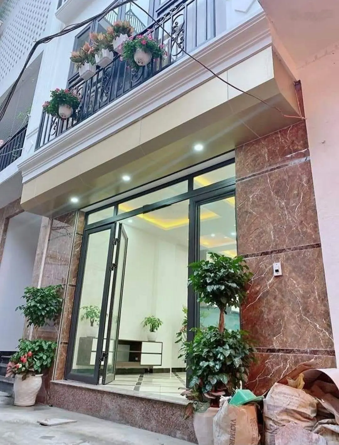 Bán nhà Sau Phong Dê Ngoại Giao Đoàn - 38m - 5 tầng mới - sẵn nội thất - hơn 6 tỷ - Lh 0971555096