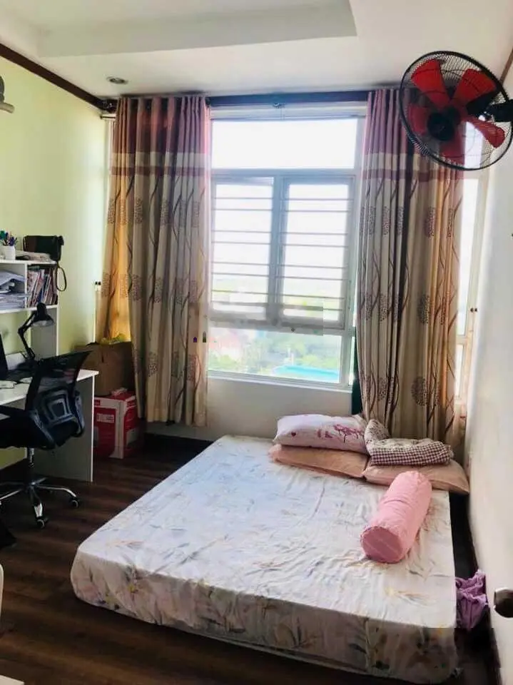 Chuyển nhượng căn hộ Phú Hoàng Anh, 88m2, 2PN, 2WC, nhà mới giá 2.65 tỷ, sổ hồng