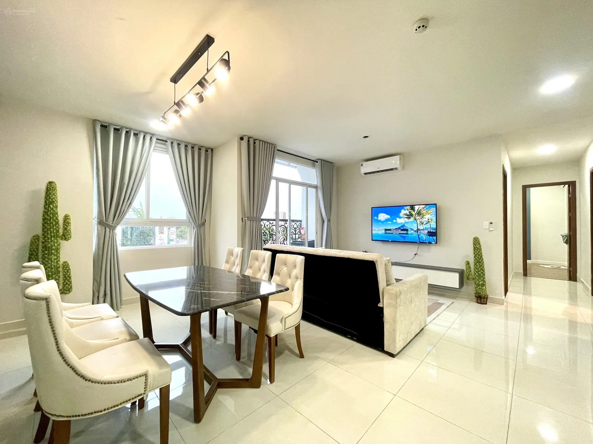 Cần bán căn hộ Grand Riverside 3PN giá 5.5 tỷ bao thuế DT: 104m2, đường Bến Vân Đồn, Q4 view Q1