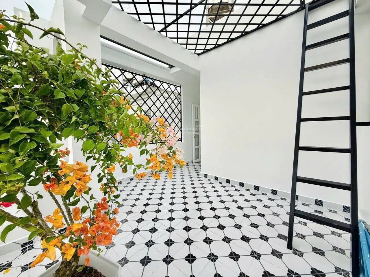 Cô lan bán nhà 56m2 2lầu giá 2.58tỷ ở hồ bá kiện quận 10 để về quê cần thơ sống cùng gia đình
