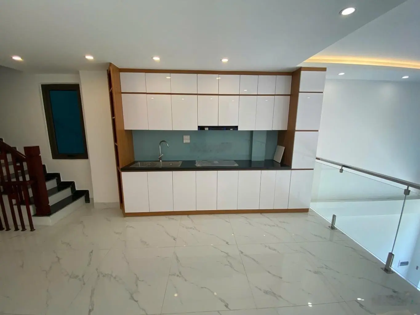 Siêu phẩm lô góc giang biên 6 tầng thang máy ô tô vào nhà chỉ 9.5 tỷ diện tích 50m, mt 4.5m