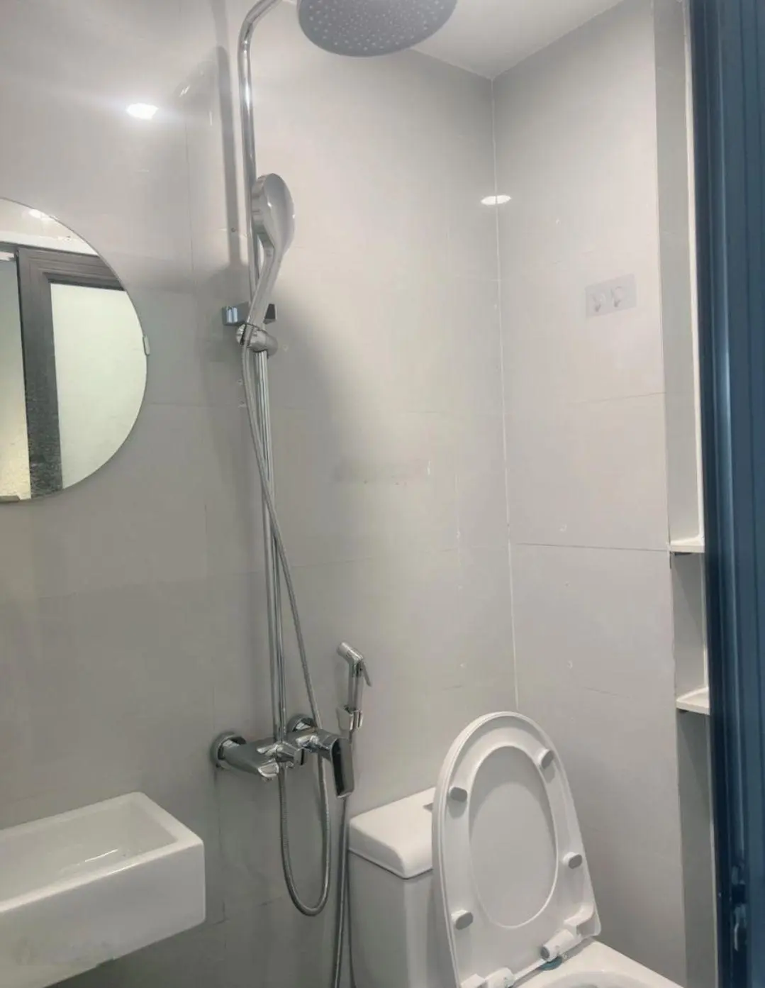 Nhà mới lung linh, phố trương định, 40m2 5 tầng, 6.1 tỷ, ngõ 3 gác, gần ô tô, thoáng sáng