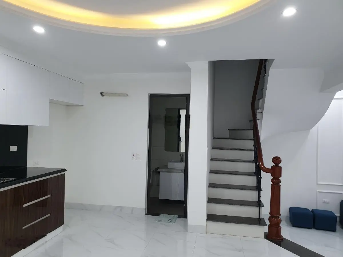 Siêu phẩm có 102! Ở sướng như khách sạn! Bán nhà phố Thịnh Quang 47m2 4 tầng chỉ 7,75 tỷ có TL