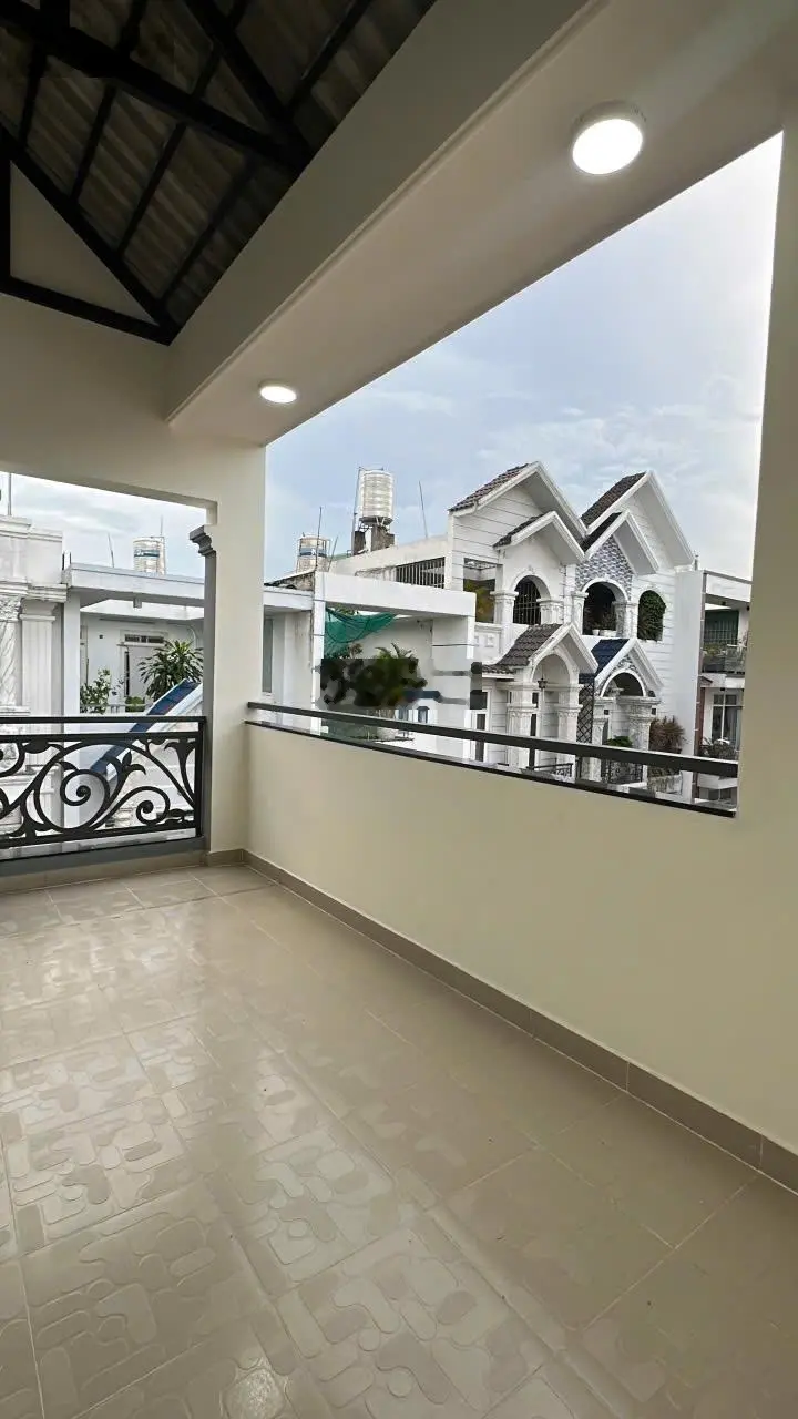 Hiếm bán nhà Quang Trung Gò Vấp xe hơi ngủ nhà 172m2 4 tầng khu cao cấp giá nhỉnh 6tỷ