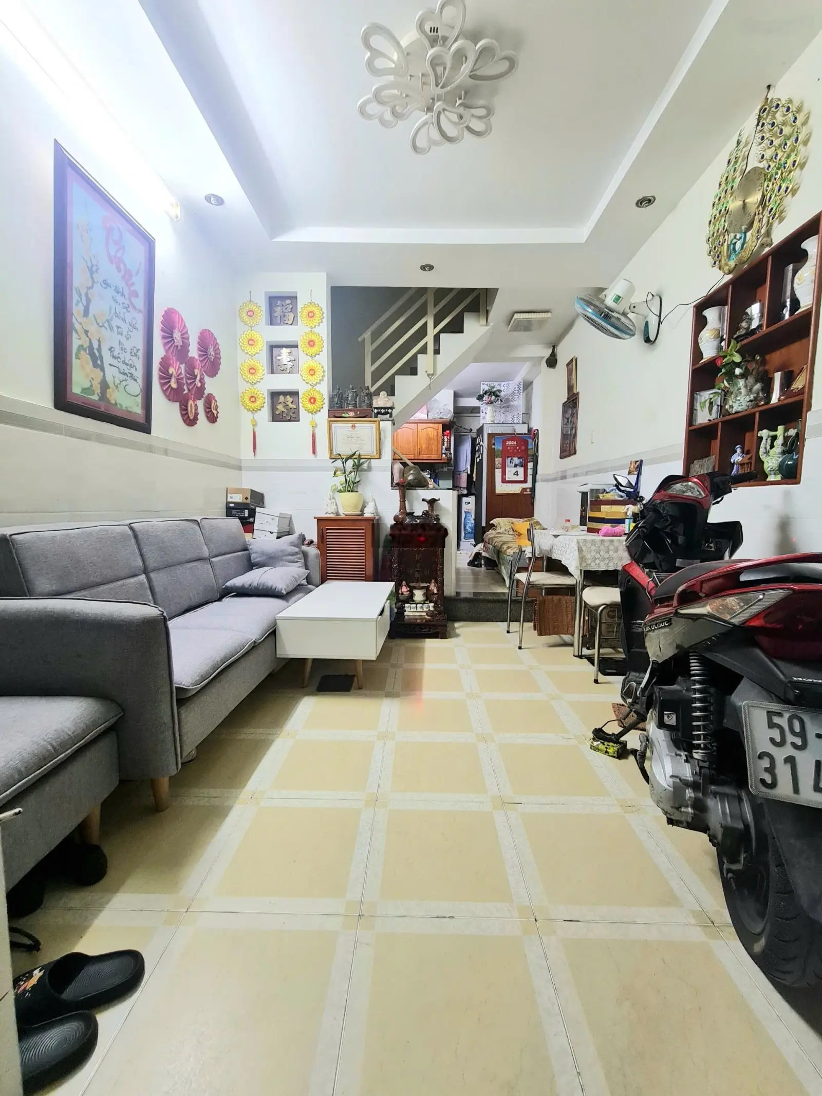 QUận 8 ngay chợ rạch ông - 5 phút tới quận 1- 5, quận 7 - kế bên aeon tạ quang bửu - sổ vuông đẹp .