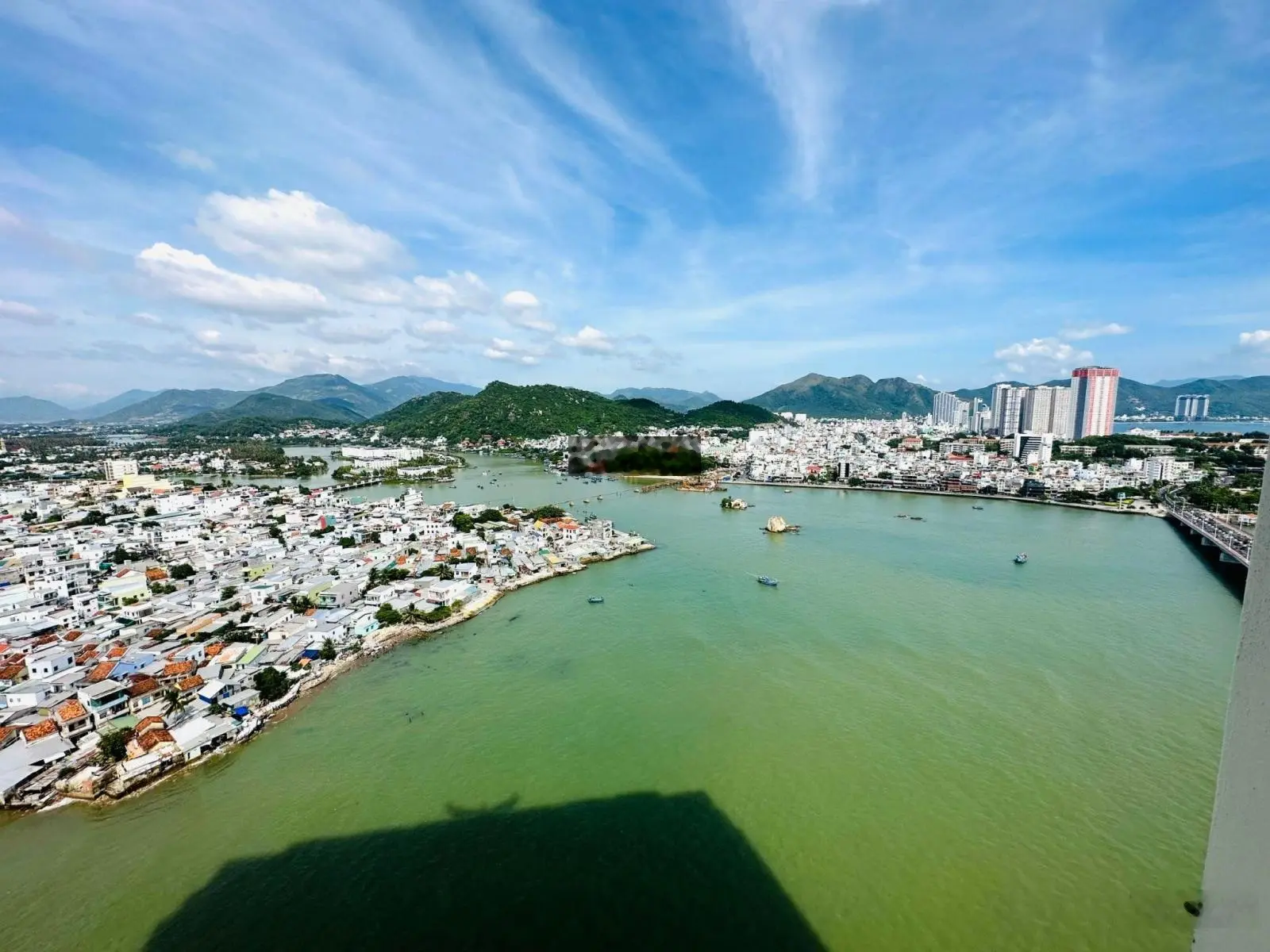 Bán nhanh căn 2pn vị trí giếng trời đầy đủ nội thất Dự án Mường Thanh Khánh Hoà