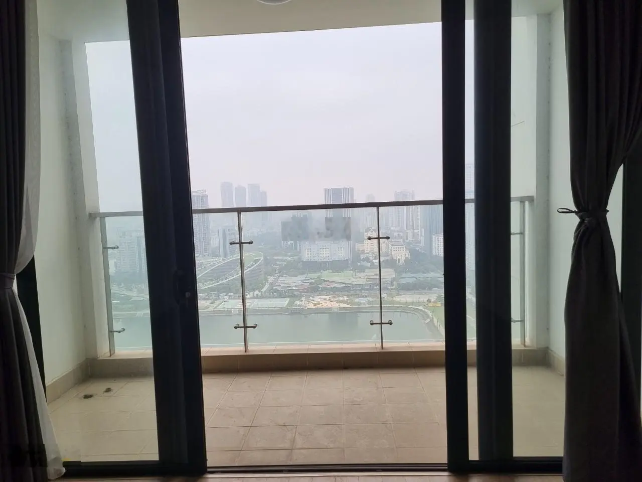 Bán căn góc 4 phòng ngủ view hồ Vinhomes Skylake, Phạm Hùng giá giảm sốc. LH 0983 786 ***