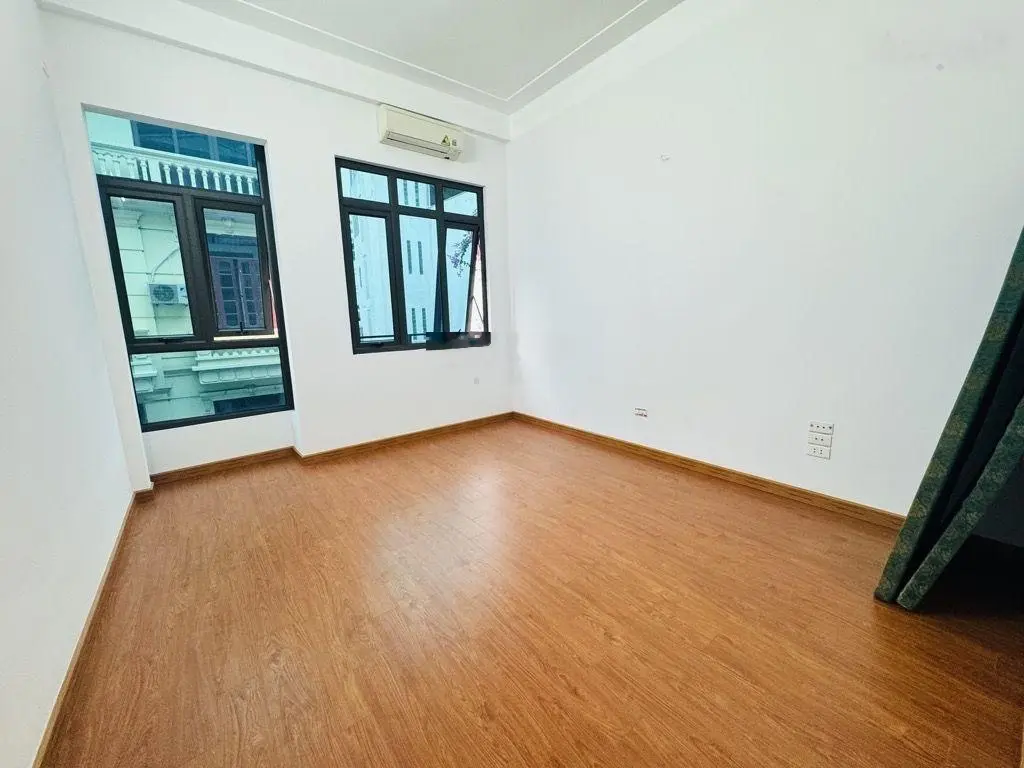 Lạc Long Quân, 50m 4 tầng, ô tô qua nhà, dân xây chắc chắn