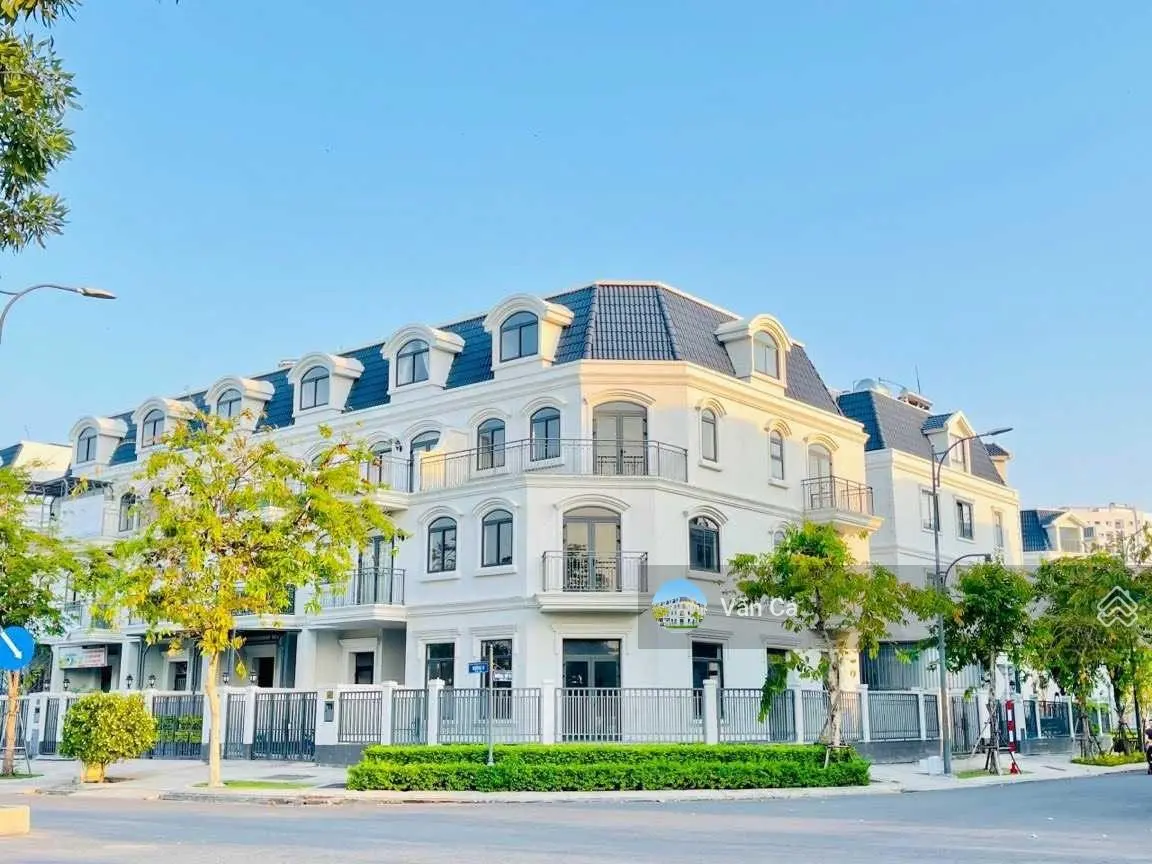 Bán gấp căn góc sân vườn 7x20m full nội thất có thang máy giá 18 tỷ HĐMB LH ngay 0902 872 ***
