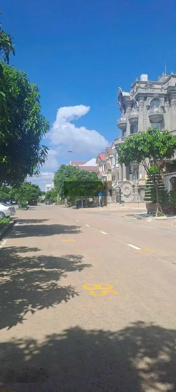 Bán nhanh lô đất trong trung tâm hành chính TP Dĩ An, Bình Dương. Giá cực tốt