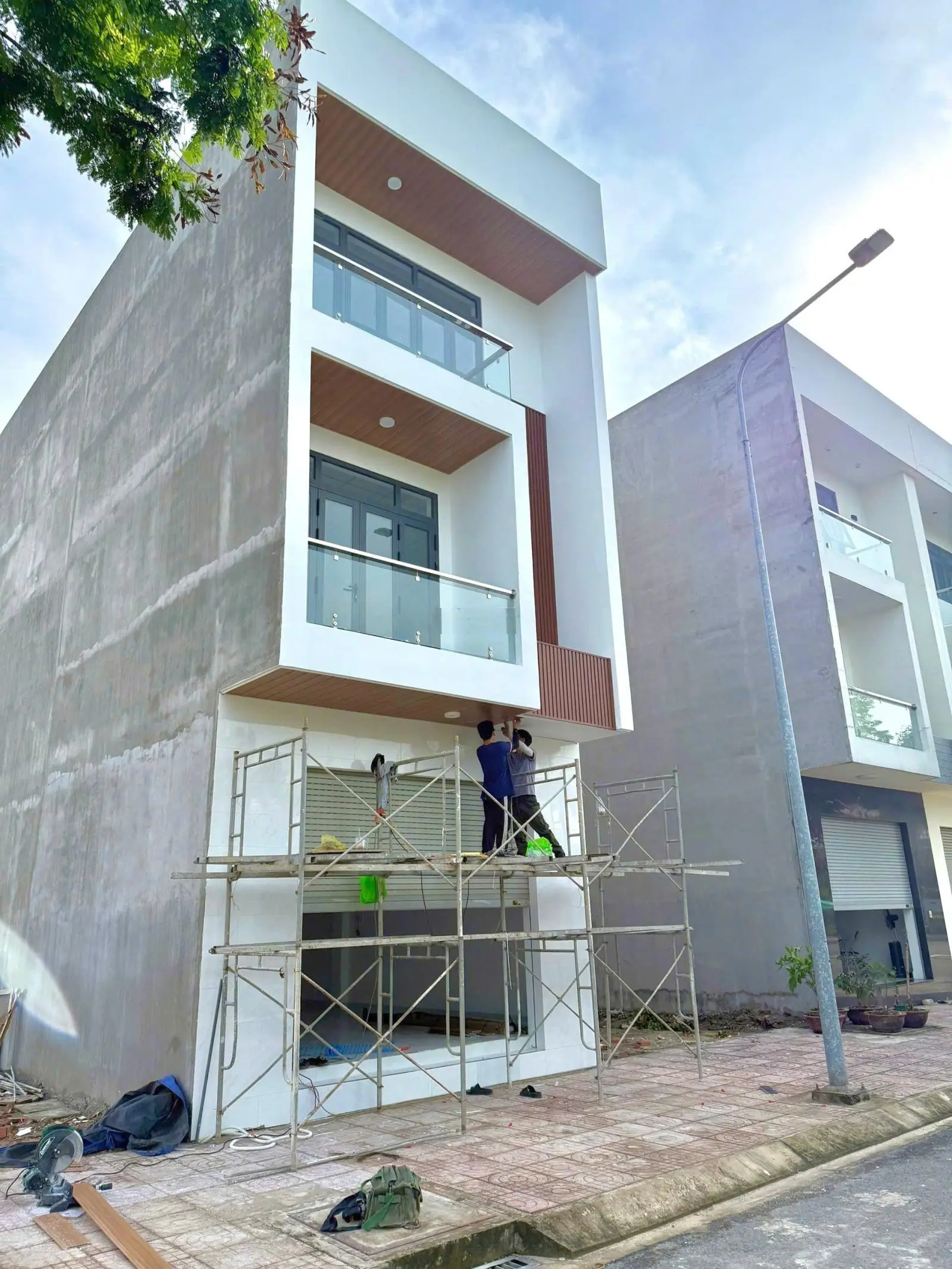 Bán gấp nhà phố mặt tiền - giá chỉ 2,x tỷ