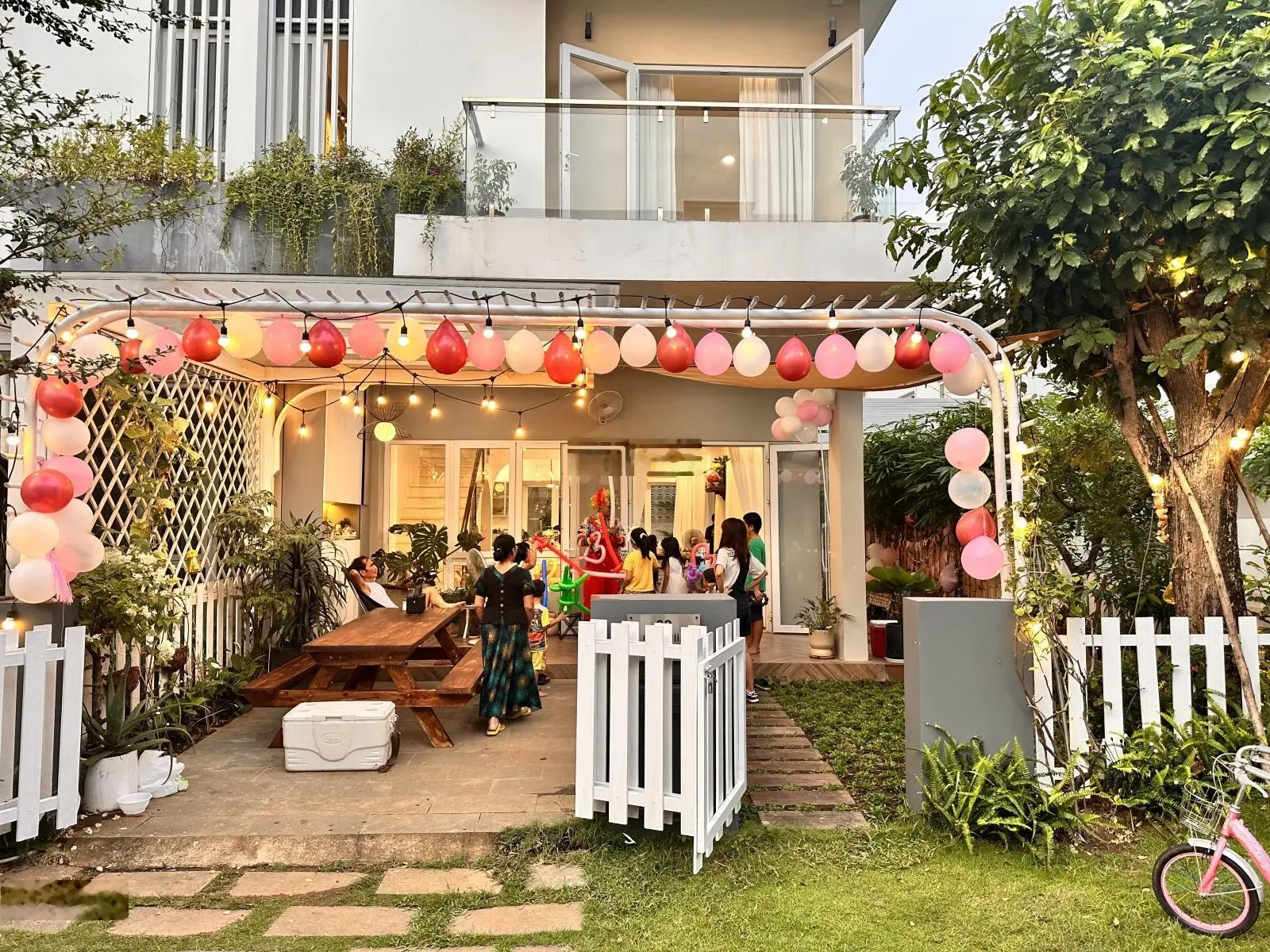 Định cư bán gấp Biệt thự góc (hiếm có) KDC compound Melosa Khang Điền, DT 8x18=144m2, giá 17.5 tỉ