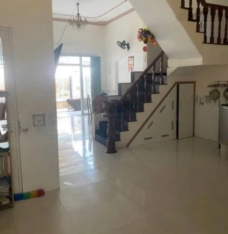 Bán nhà 1 trệt 1 lầu 3P ngủ P. Phú Lợi, TP. TDM DT 100m2, Gía 990tr/Shr