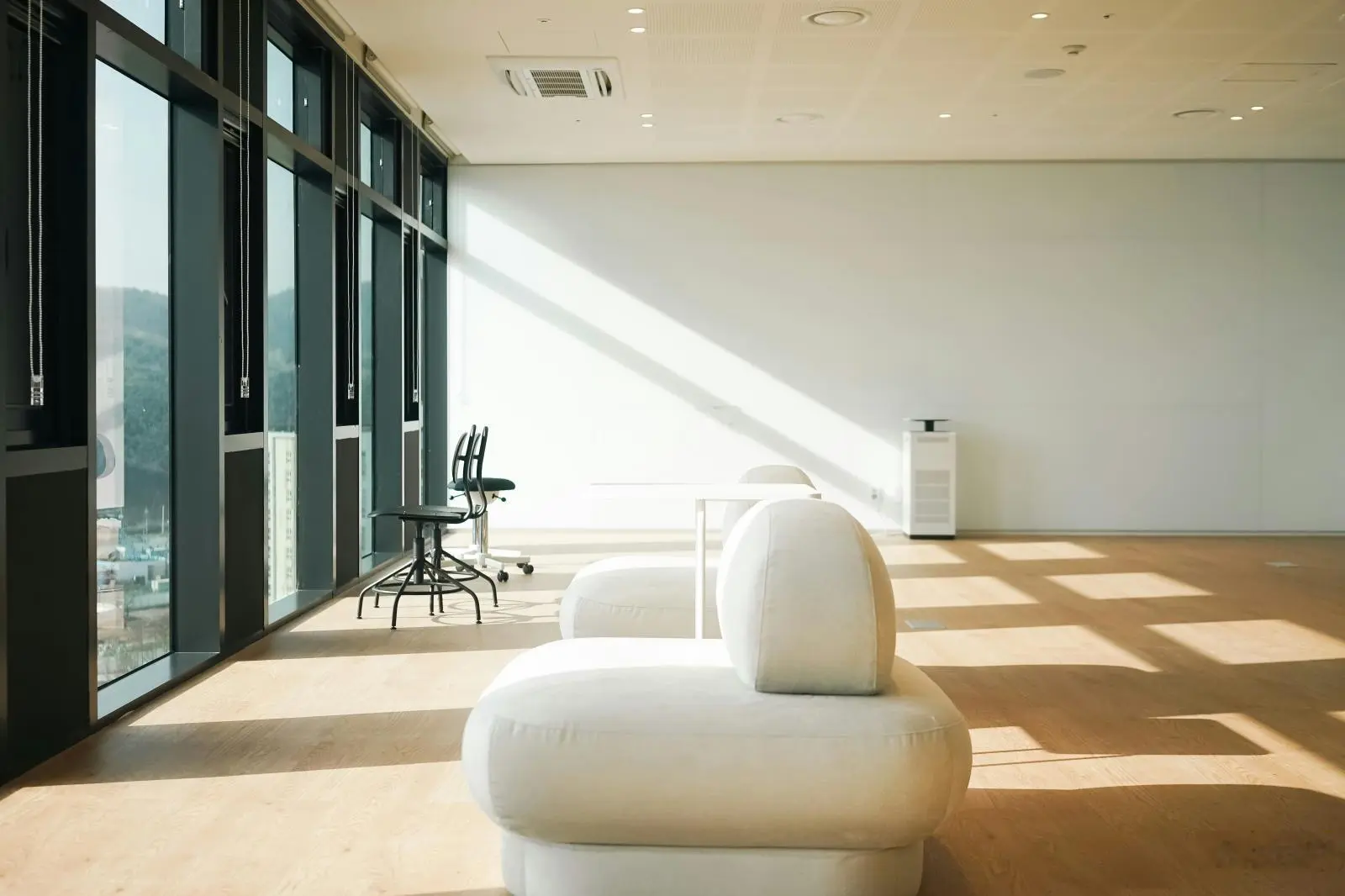 Bán gấp building mặt tiền Nguyễn Trọng Tuyển - DT 7.2 x 21m - HĐT 135 Triệu - Hầm 7 Tầng, giá 39 tỷ