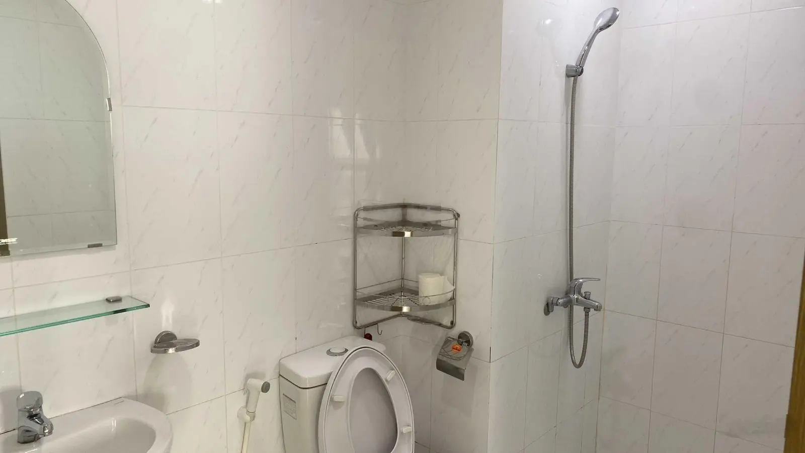 Cần bán nhanh CH Green Town Bình Tân 72m2-2PN-2WC có ban công thoáng mát giá 2,380 tỷ,LH 0987 003 ***