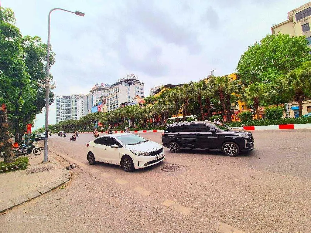Bán biệt thự Liễu Giai 186m2 - 4 tầng - mặt tiền 18m - 68 tỷ 0394 743 ***