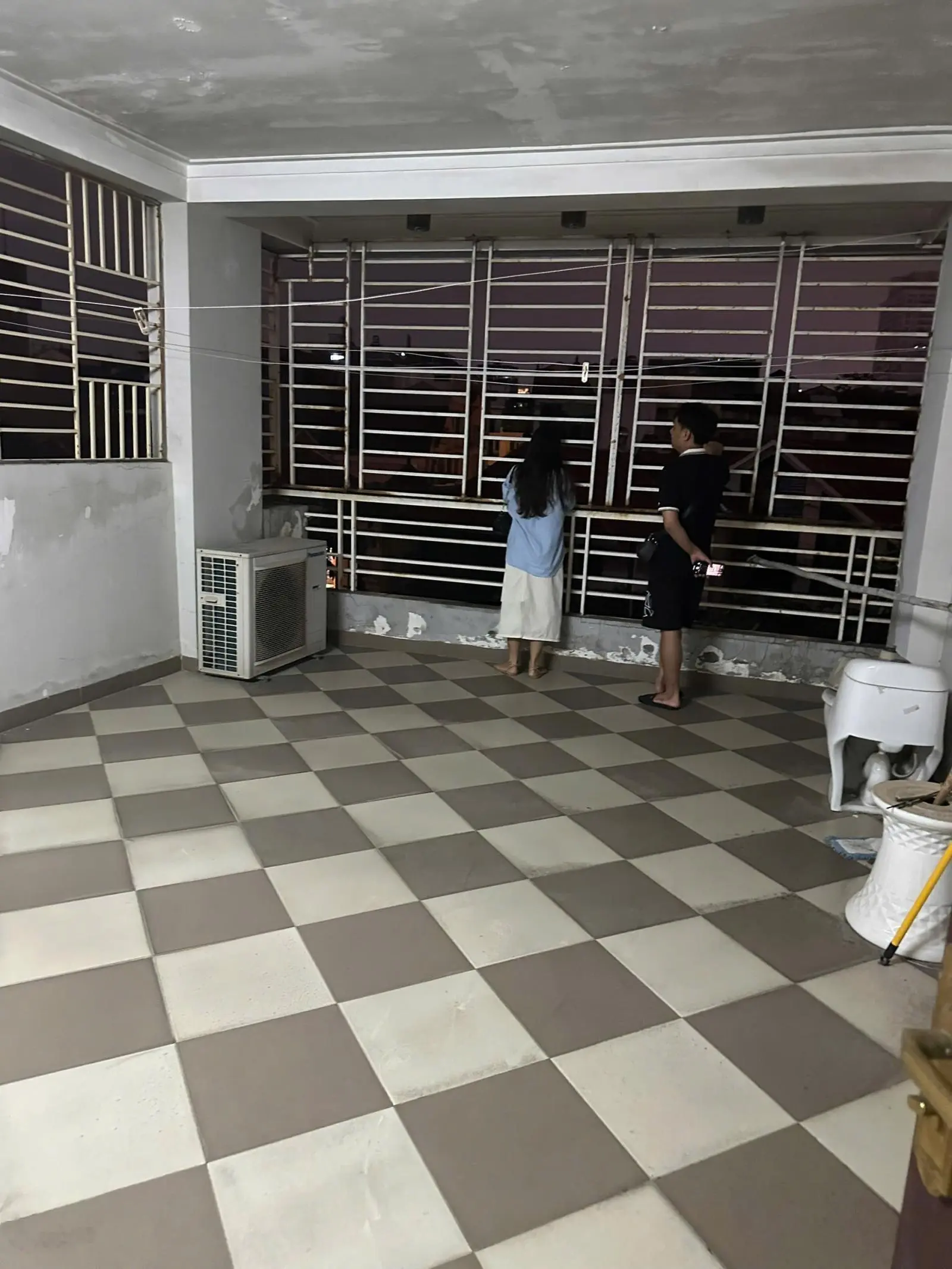 PHỐ VIP NGUYỄN VĂN HUYÊN - Cầu Giấy - vỉa hè ô tô tránh, kinh doanh cực đỉnh 70m2 x 5 tầng x 5m.