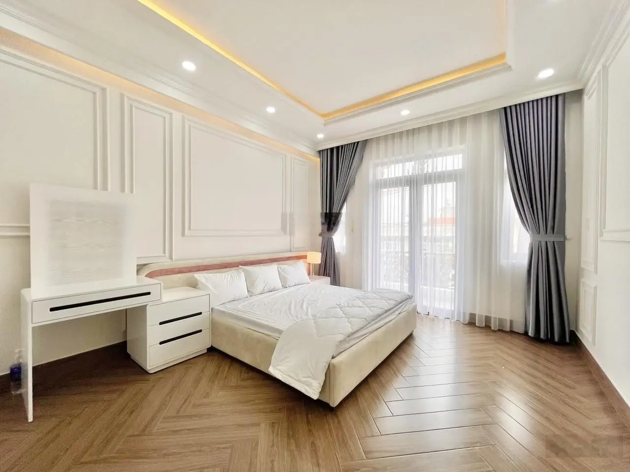 Siêu hiếm, Quốc lộ 13, Hiệp Bình Phước, hẻm xe tải 8m, 4 tầng, 105m2, sổ hồng hoàn công, chỉ 10 t.y
