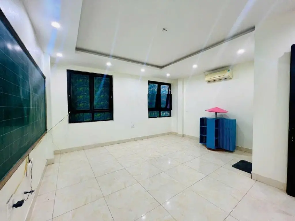 Bán nhà gần AEON Long Biên. 5 tầng 55m ô tô tránh sát nhà,ngõ thông, nhà mới đẹp . 5,25 tỷ