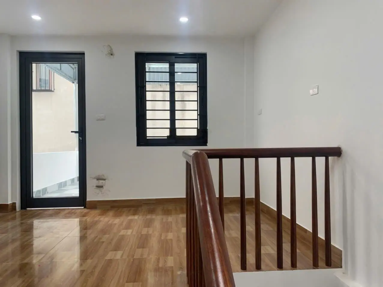 Nhà mới đẹp đón tết DT 33m2 x 5 tầng - MT 3.6m - Ngõ 120 Dương Văn Bé - Giá 6.9 tỷ