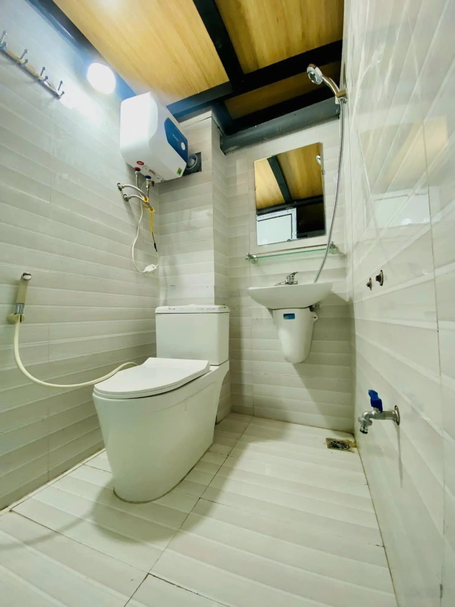 Bán toà căn hộ dòng tiền - Lạc Long Quân - xây mới cứng