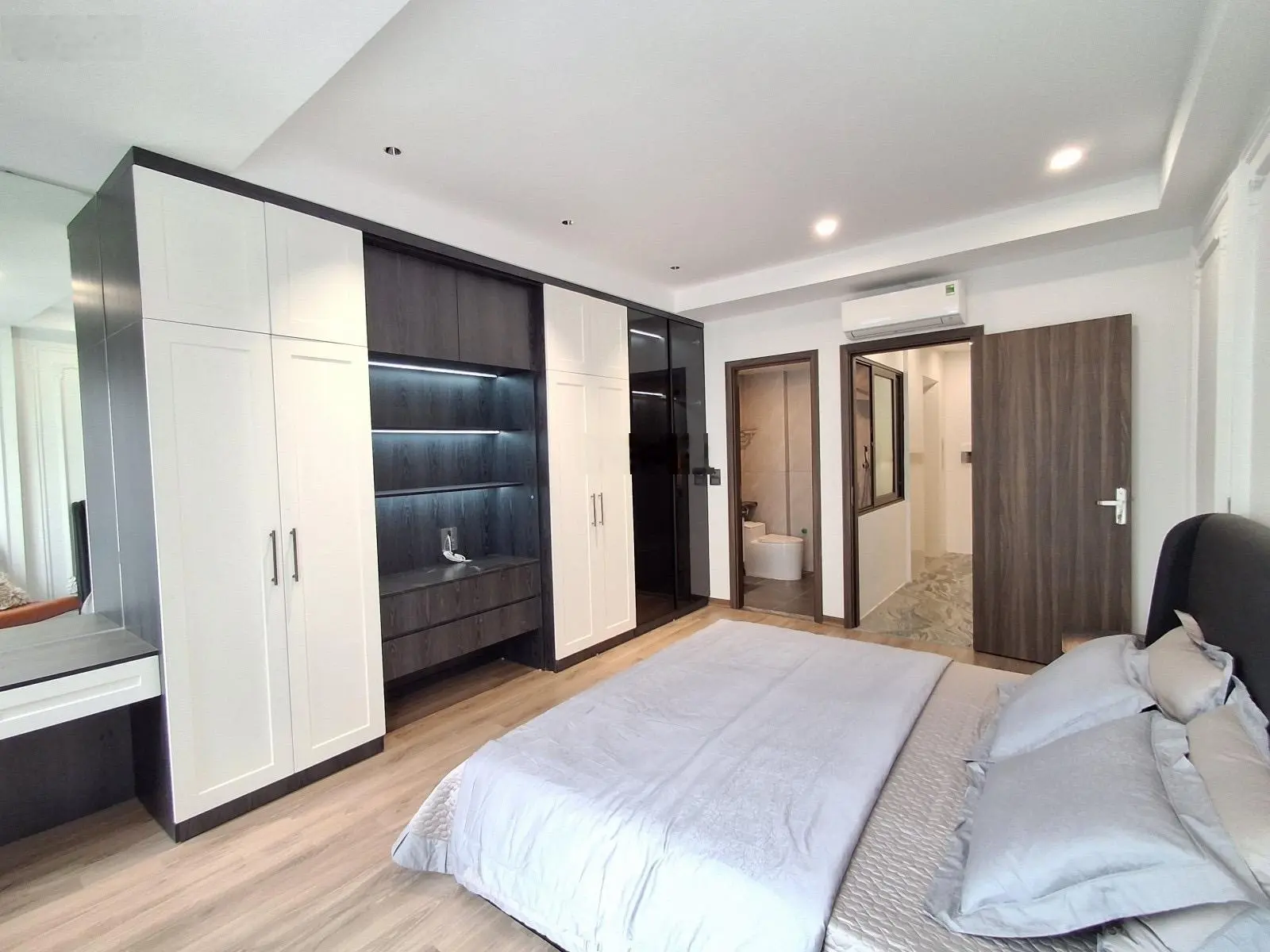 Bán nhà Cổ Linh - phân lô - full nội thất - gần Aeon - gara - 6 tầng - thang máy - nhỉnh 9 tỷ