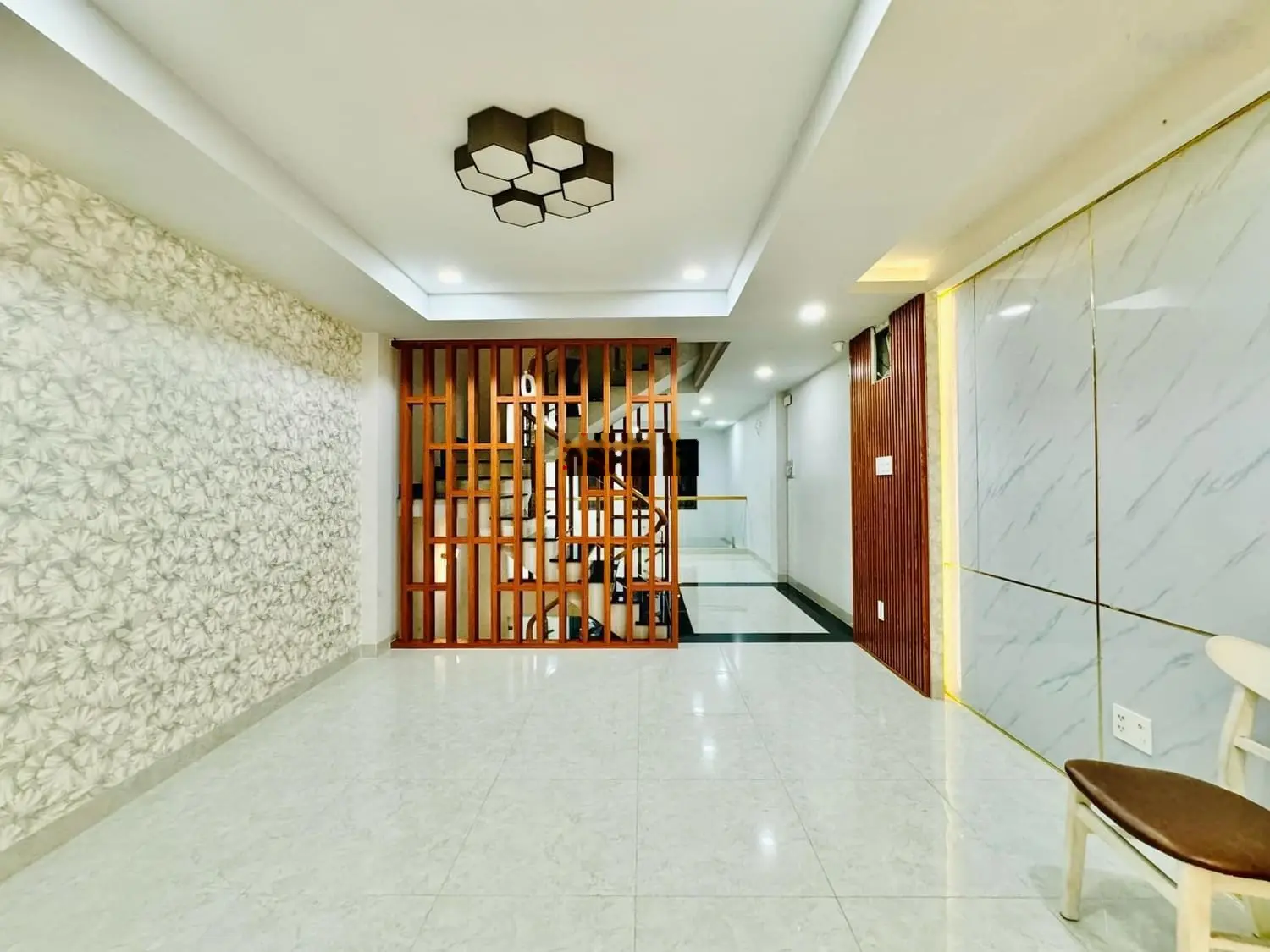 Kẹt tiền bán gấp nhà Trần Quang Diệu Q3. DT 71,76m2/4tỷ280 gần chợ Nguyễn Văn Trỗi cho thuê 36 tr