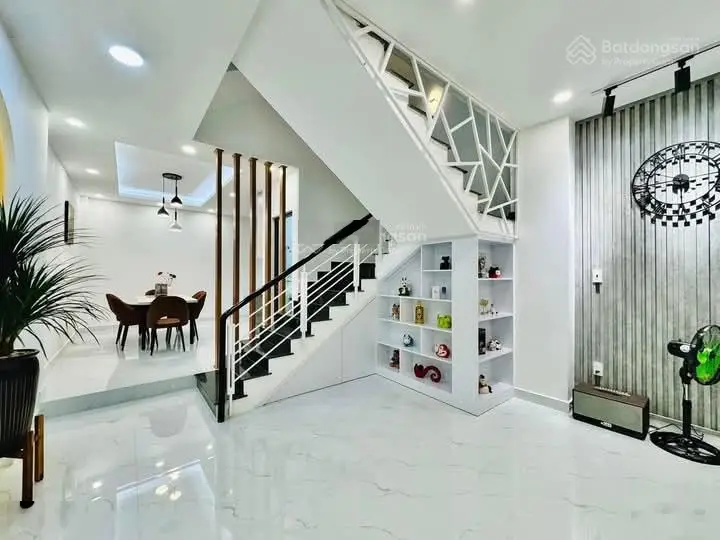 Bán gấp nhà đẹp hẻm xe hơi Đ. CMT8, P15, Q10 .DT: 5,5x17m Full Nội Thất Vào Ở Ngay Giá 4Tỷ 360.