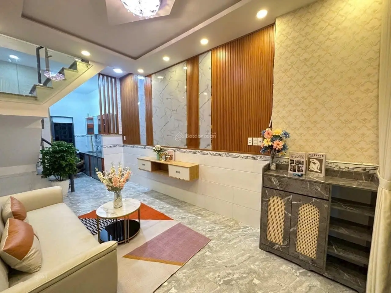 Bán nhà Ngô Gia Tự 30m2 x 5 tầng, giá 5 tỷ. Oto đỗ cổng, gần Big C Long Biên
