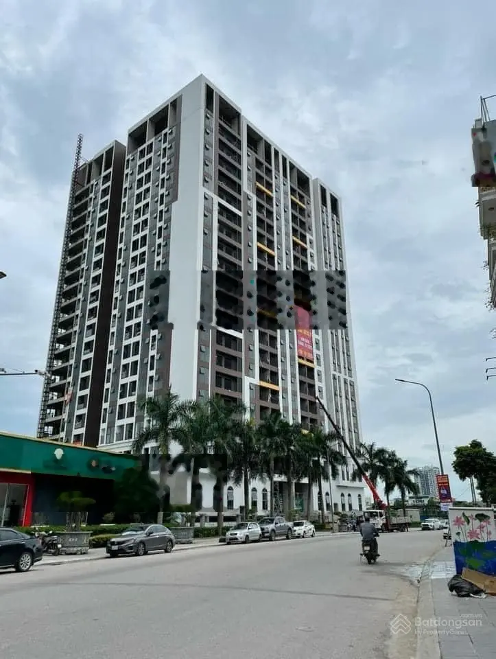 Tôi cần bán lại căn hộ 2+1 PN/79m full nội thất cơ bản, ban công Tây Nam, giá 26.2tr/ m.
