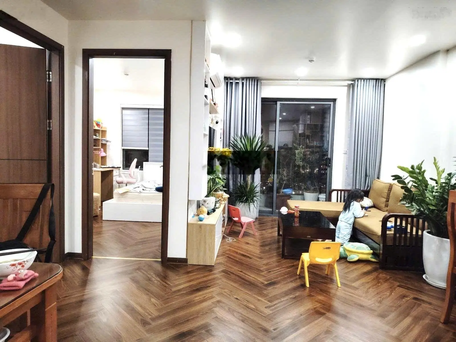 Chính chủ bán căn 69,9m2 ban công hướng đông 2PN, 2VS toà T3 Thăng Long Capital, sẵn sổ, full đồ