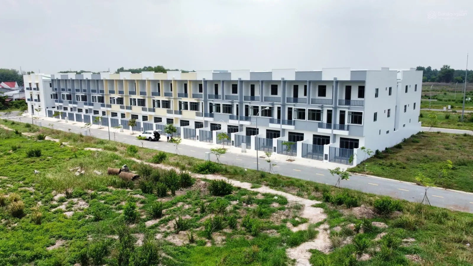 Bán căn nhà phố ngay KCN Phước Đông 65m2 1 trệt 1 lầu sổ sẵn sang tên ngay, ngân hàng cho vay 70%