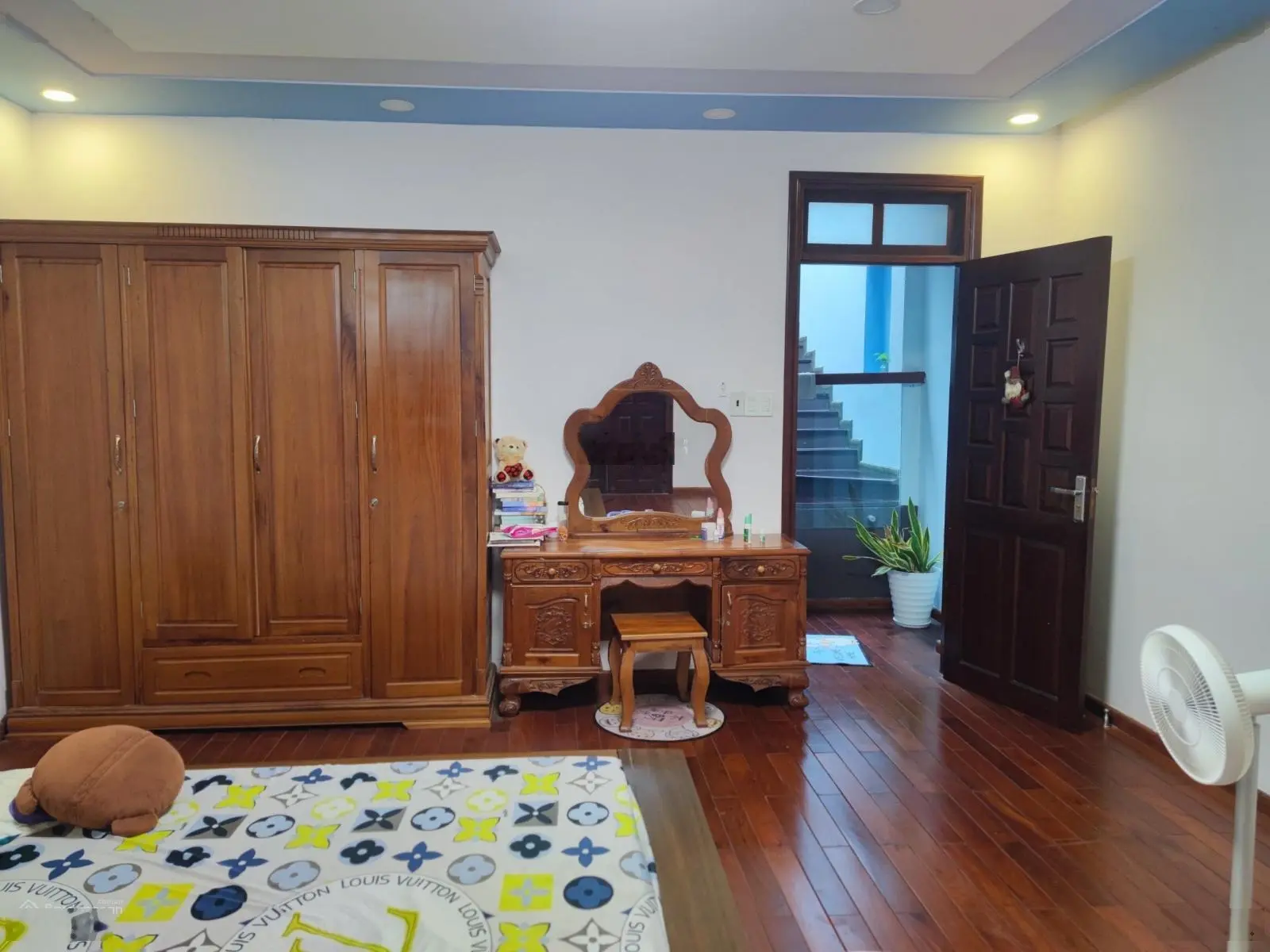 Bán nhà 3 tầng KĐT Lê Hồng Phong 2, 90m2 có sân để ô tô, full nội thất gỗ hiện đại!