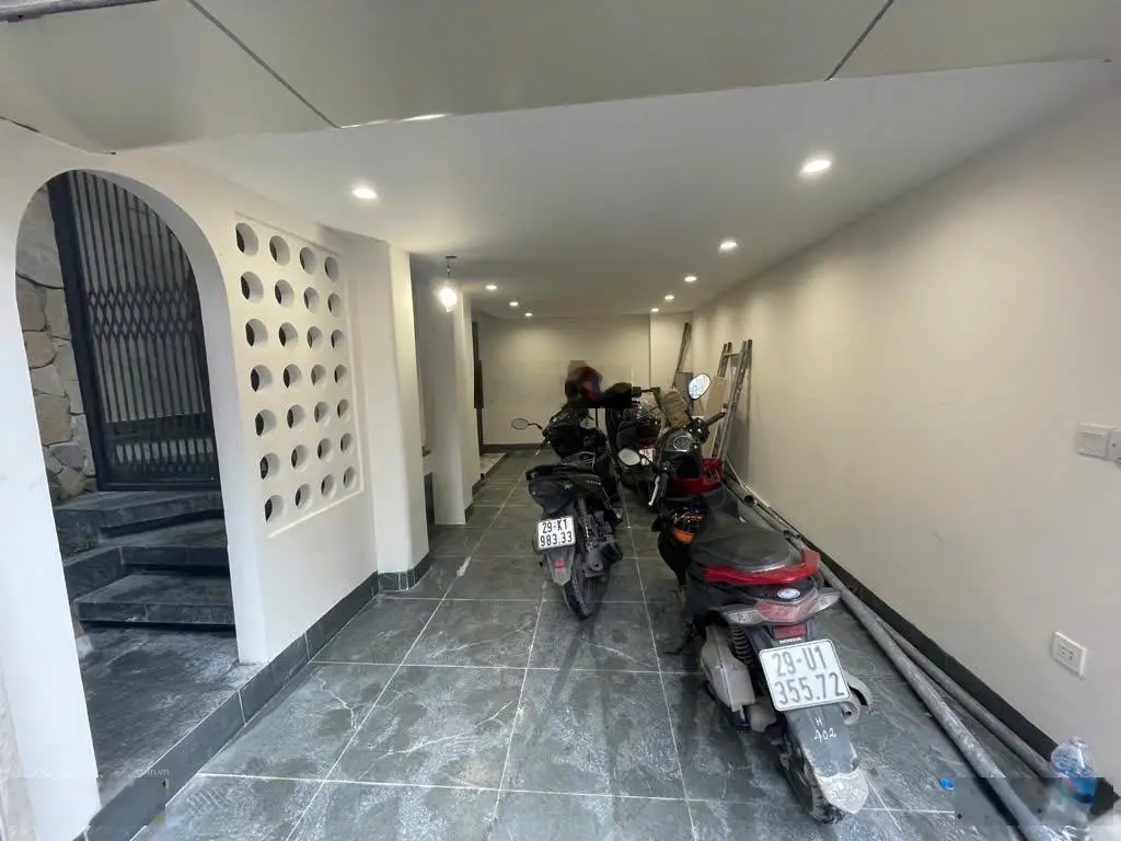 Bán nhà đẹp như truyện cổ tích 35m 6t 7,8 tỷ phố trạm long biên