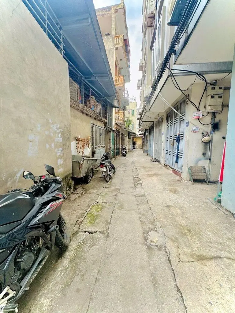 Bán nhà 6 tầng, dt 30m2/ 1 tầng, cách 1 nhà ra phố Vĩnh Hưng, bao quy hoạch.