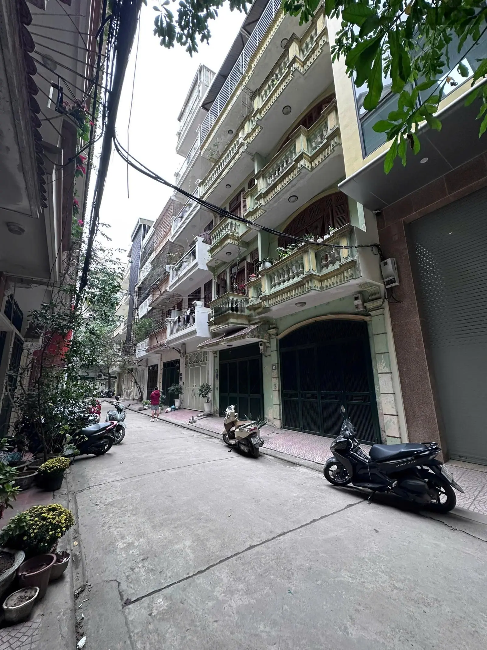 Bán nhà khu phân lô Chùa Láng, ĐH Ngoại Thương mặt ngõ 8m oto tránh DT 50M2 x 4 tầng giá 18.19 tỷ