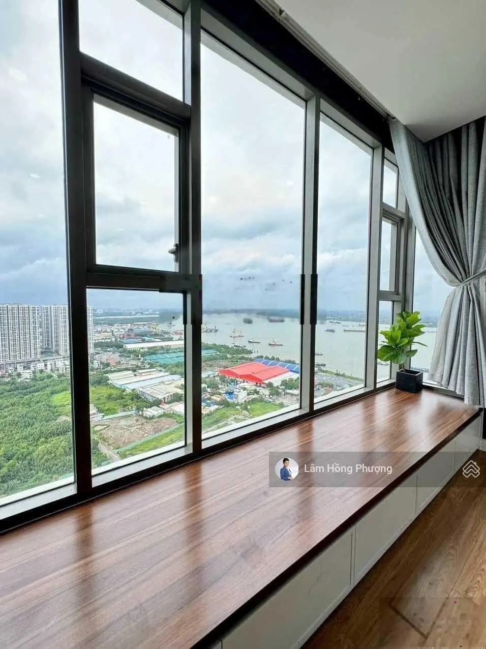 Bán Penthouse 132m2 An Gia Skyline Quận 7 giá 6.5 tỷ view sông đẹp 0939 220 *** Em Phượng