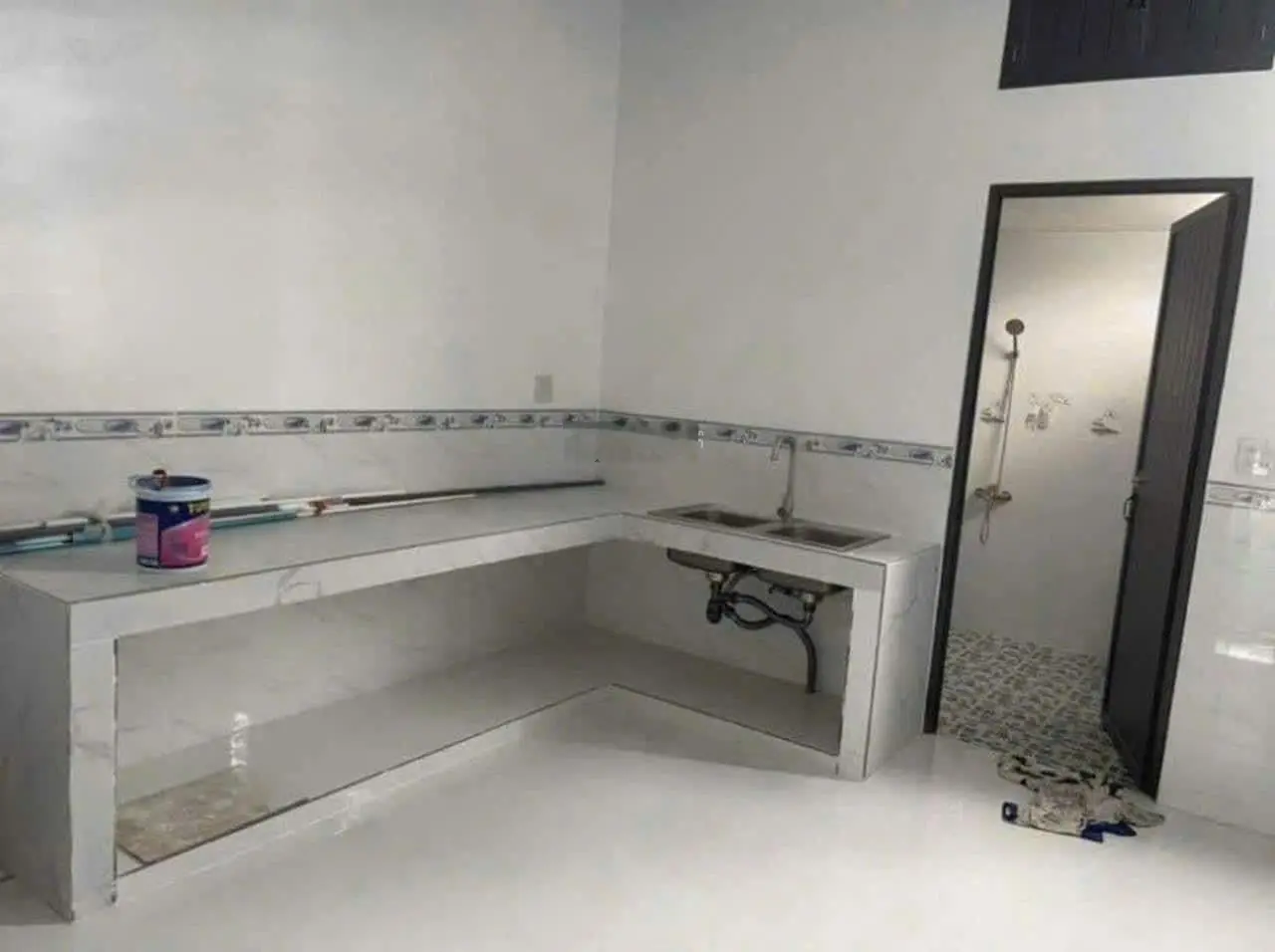 Cần bán nhanh nhà 1t1l (135m2 ) thổ cư , shr bớt 100tr sau lưng chợ bình chánh, giá 1ty3