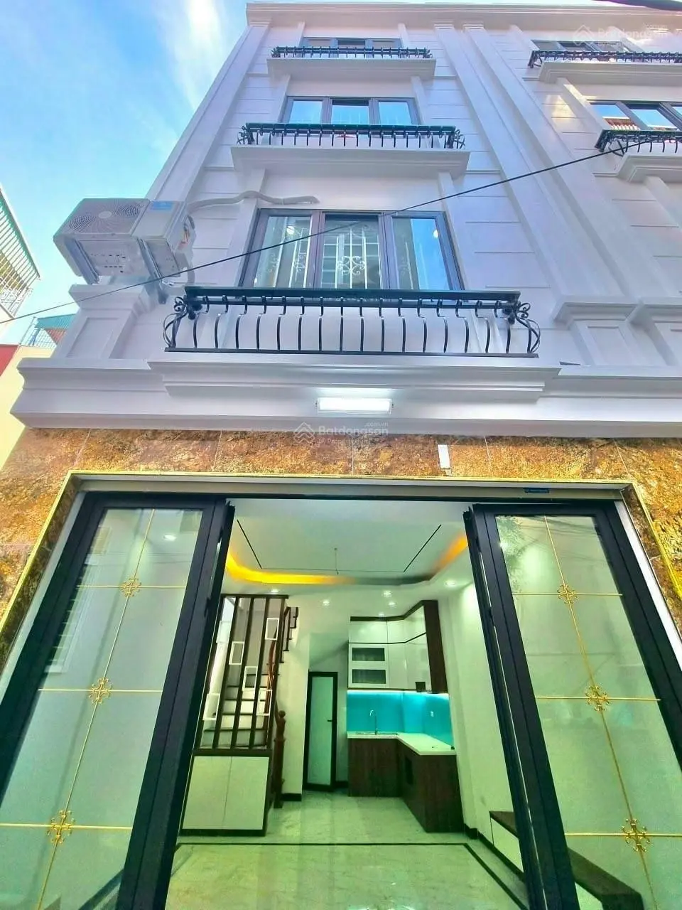 Bán nhà 381 Thụy Phương 35m2 5 tầng ô tô đỗ cổng - 4.35 tỷ