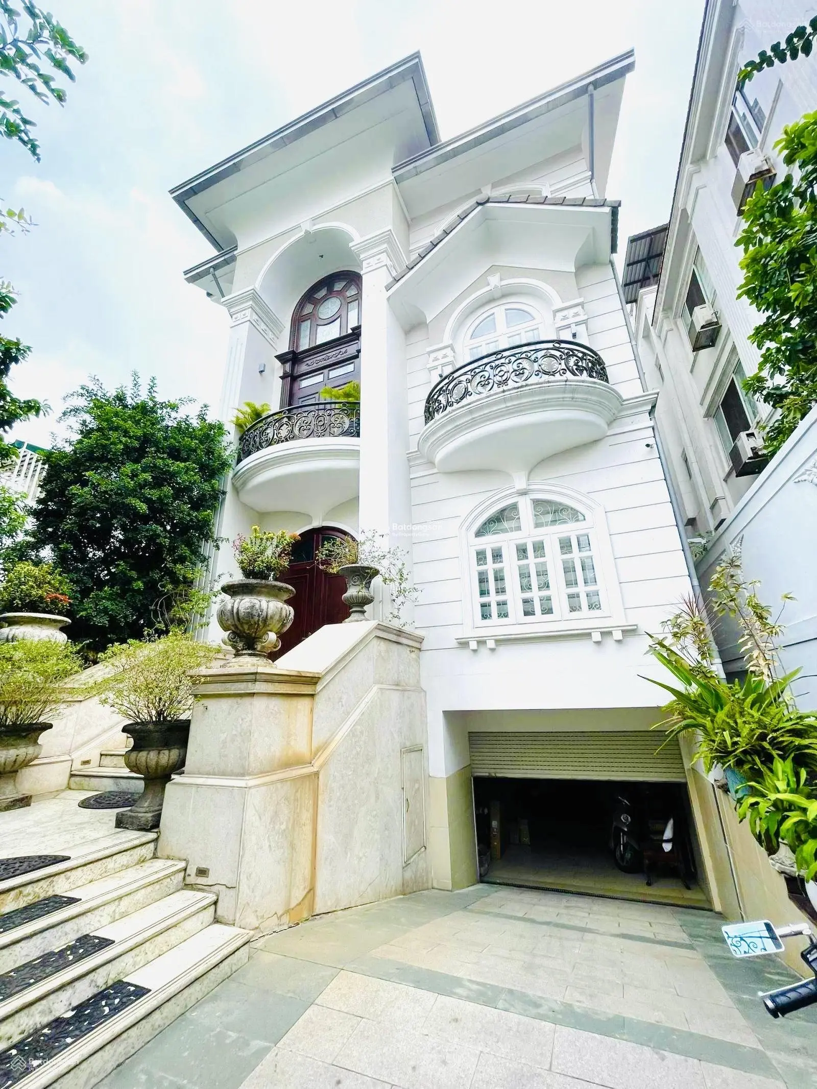 Bán biệt thự đẹp Thảo Điền, Quận 2 DT: 303m2(14mx26m) hầm 3 tầng hồ bơi sân vườn giá 69 tỷ TL