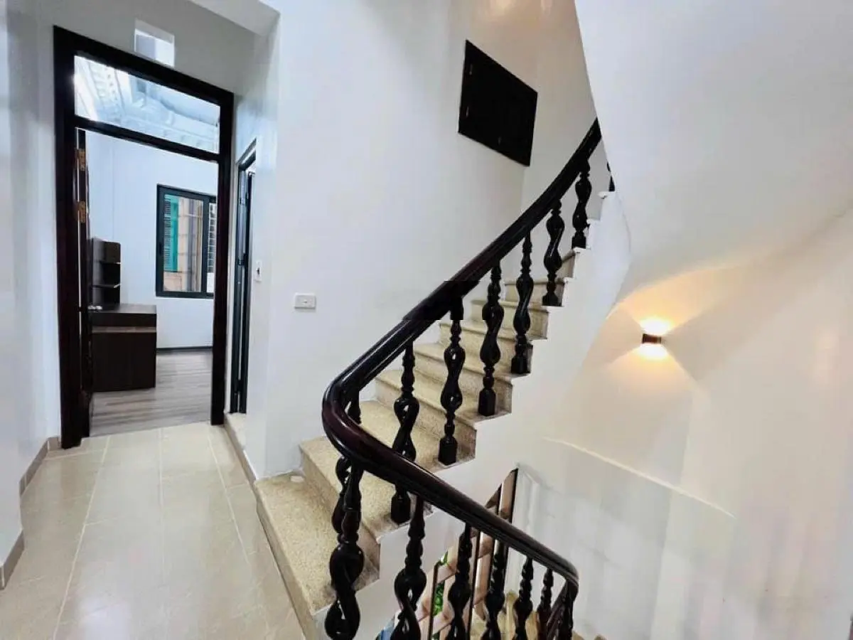 Nhà thái thịnh ngõ nông thoáng ô tô gần 40m x 5tầng mới đẹp full nt ở ngay