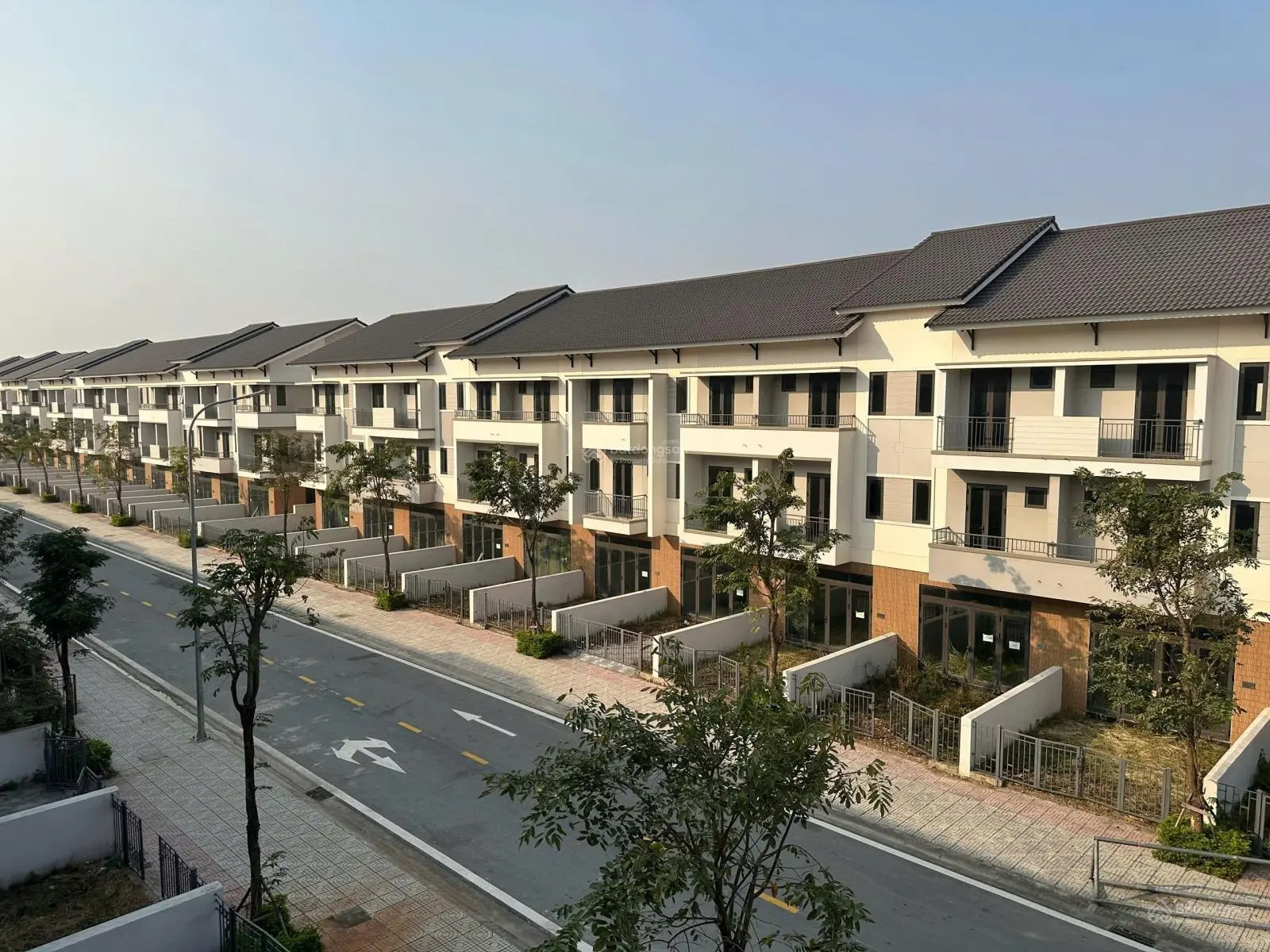 Chỉ 2 tỷ sở hữu căn Shophouse 100m2 tại Centa River Side view sát Vin và SunGroup