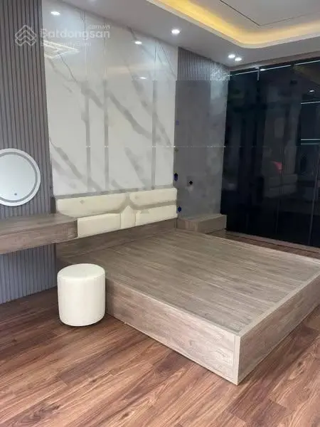 Bán nhà riêng tại Nguyễn Văn Linh, 9,3 tỷ, 44m2, 3PN, 4WC, 6 tầng, Gara oto 7 chỗ