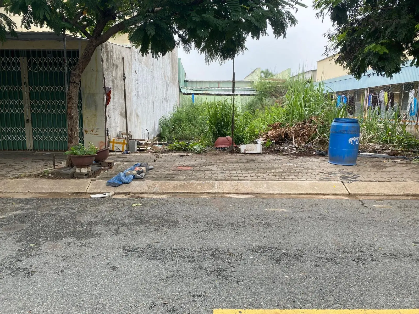 Cần bán lô đất đường D9 KDC Long Hậu Nam Sài Gòn. DT: 5m x 18m, giá 2.2 tỷ . Sổ đỏ riêng.