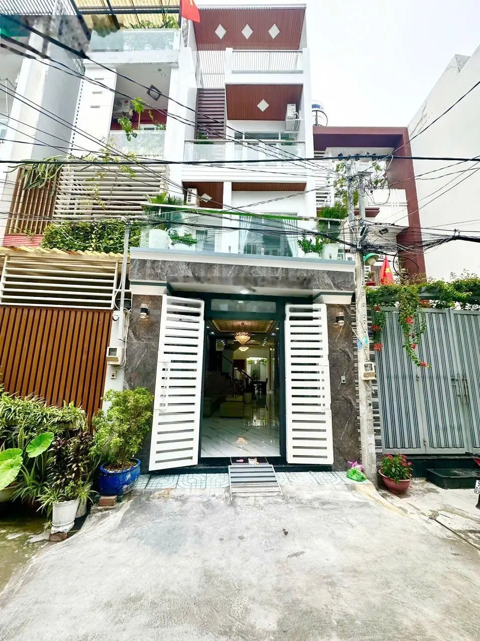 Nhà đẹp 3 lầu full NT - hẻm xe hơi 1806 Huỳnh Tấn Phát - TT Nhà Bè